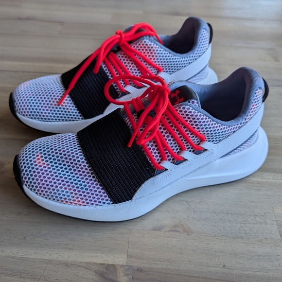 Under Armour Charged Breathe Sneakers (Women's 6.5) - Picture 3 of 9